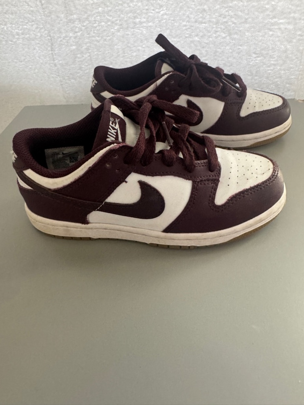 Nike Kids Low-Top Sneakers - White and Dark Brown